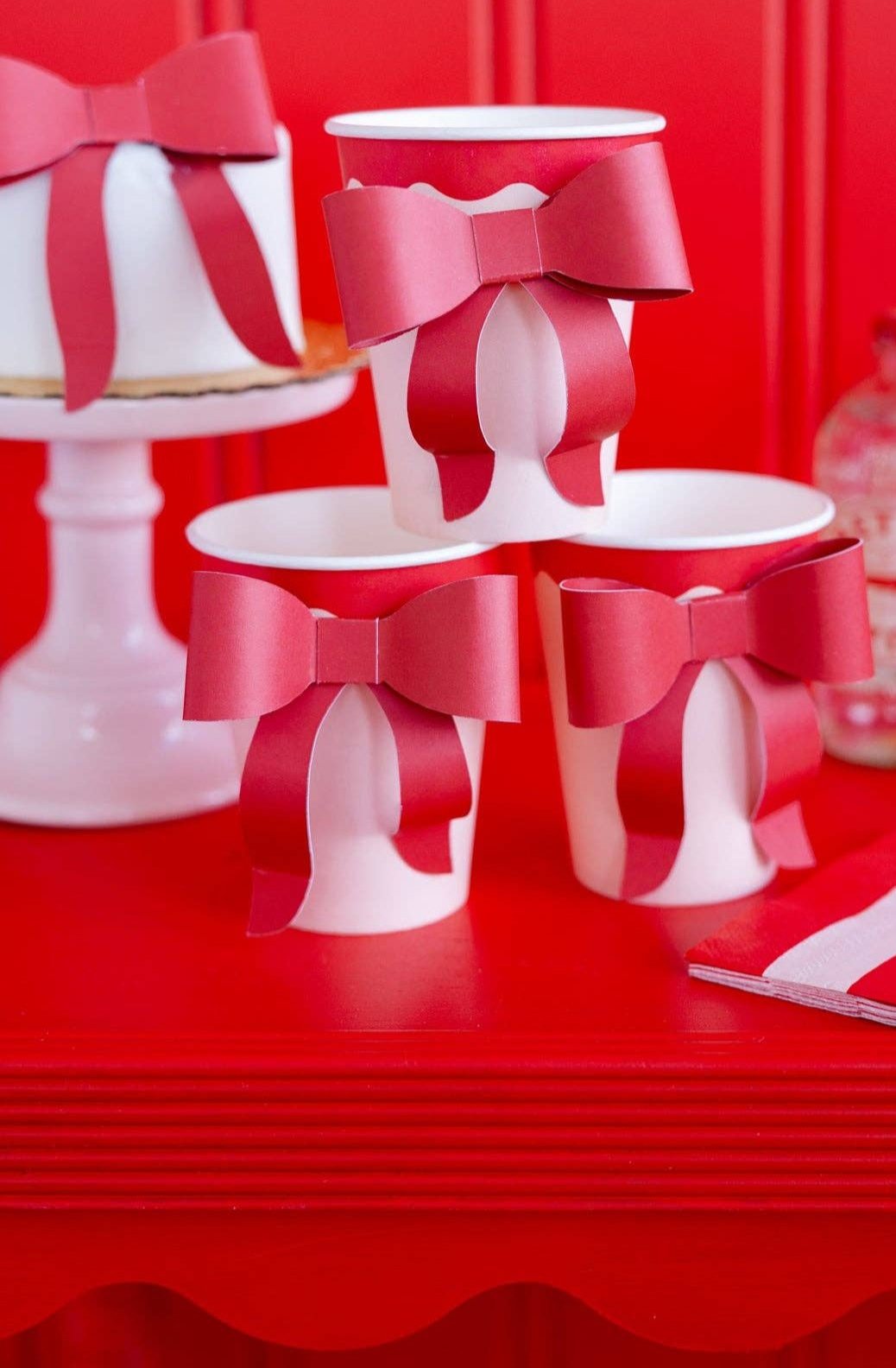 Red Bow Paper Cups